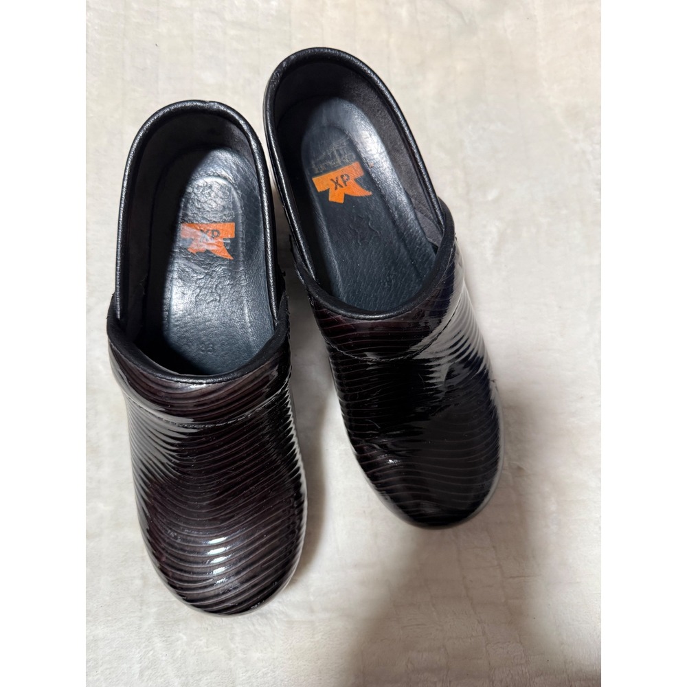 Dansko XP Black Patent Croc Embossed Clogs Slip On Shoes Size 38